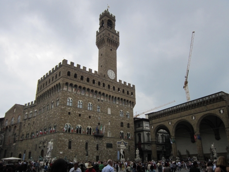 Palazzo Vecchio si affaccia su piazza della Signoria