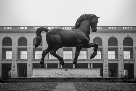 Ippodromo di S. Siro. Statua di grandi dimensioni di un cavallo basata sui disegni di Leonardo